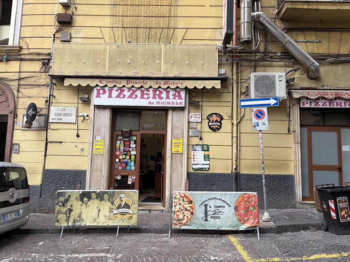 Historic pizzeria on Spaccanapoli