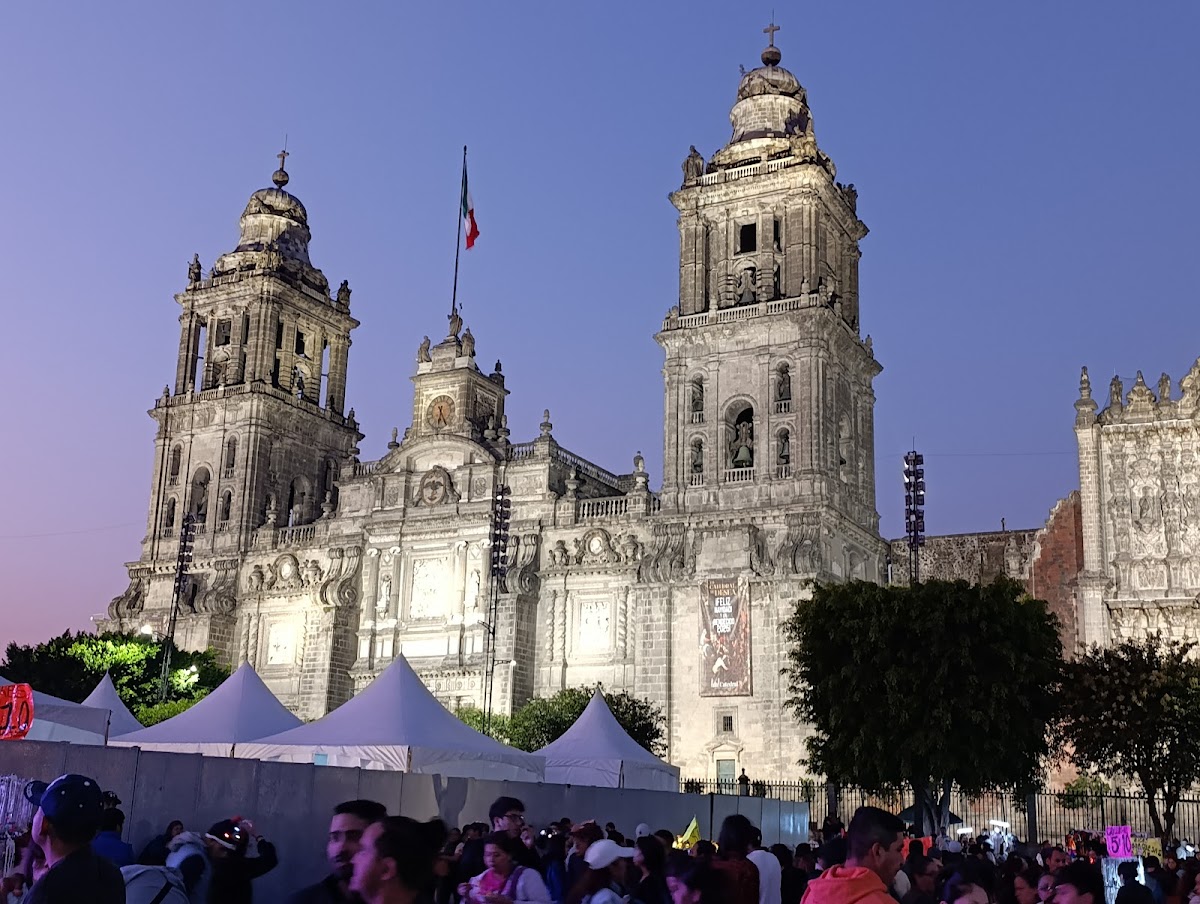 Plaza de Armas and Catedral Metropolitana